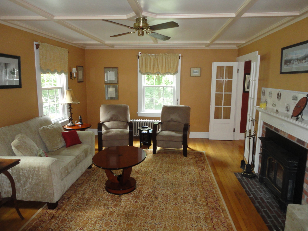 26 South Mountain Road Pittsfield, MA 01201 - Photo 8 of 15 Living Room
