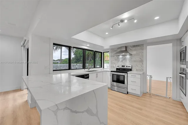 a front view of house with yard nad seating space