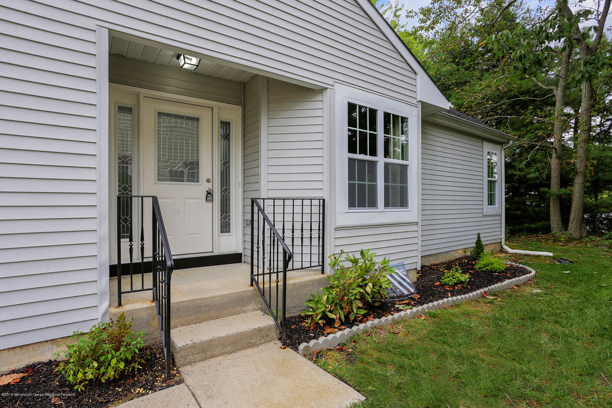 6 Singer Square Jackson, NJ 08527 - Photo 2 of 17 IMG_1572_3_4_5_6