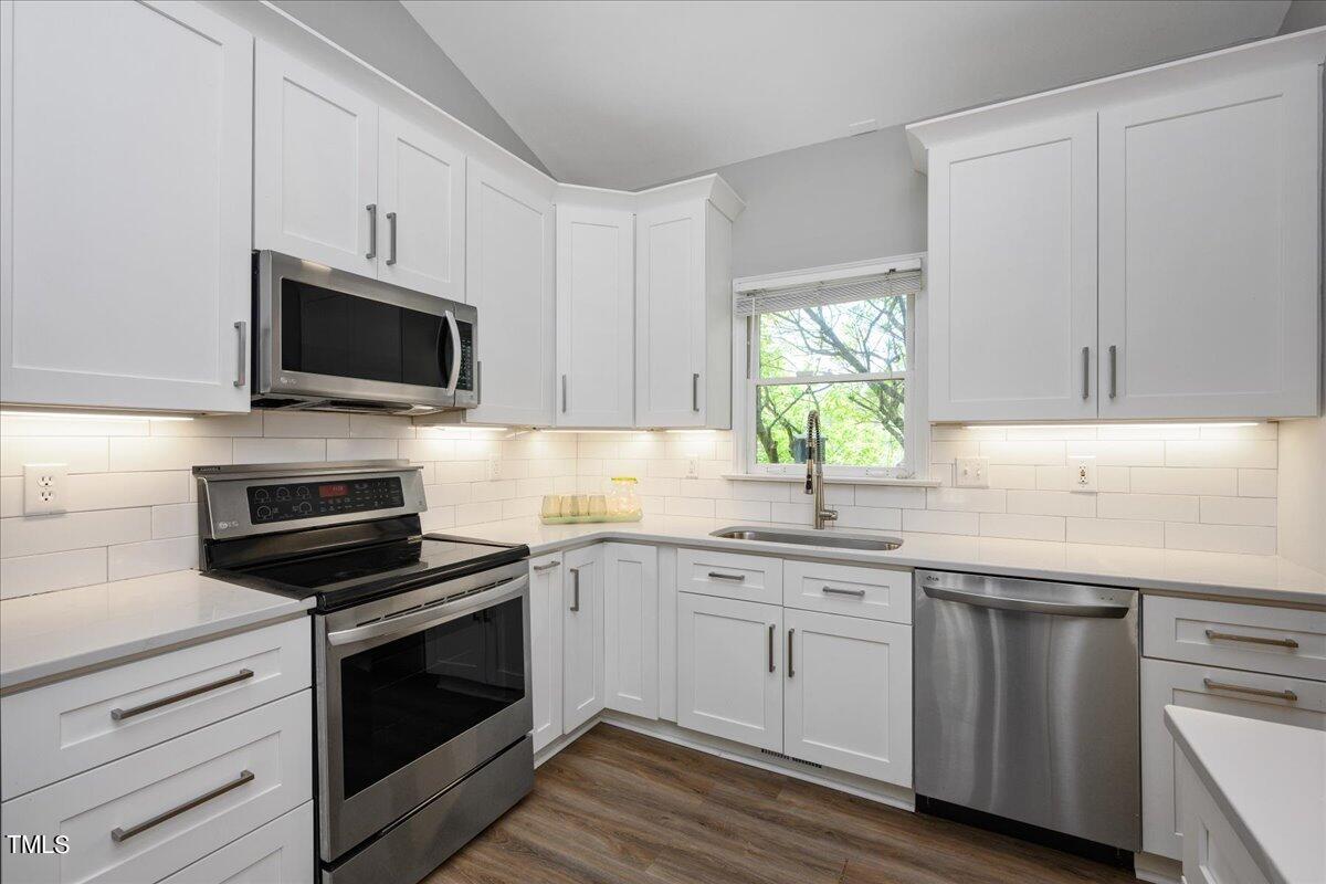 2005 Broadingham Court Raleigh, NC 27615 - Photo 8 of 27 15-- 15