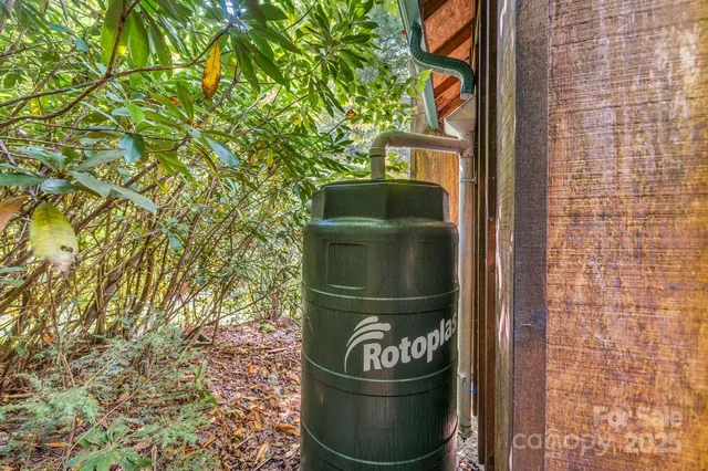 a view of yard with seating space