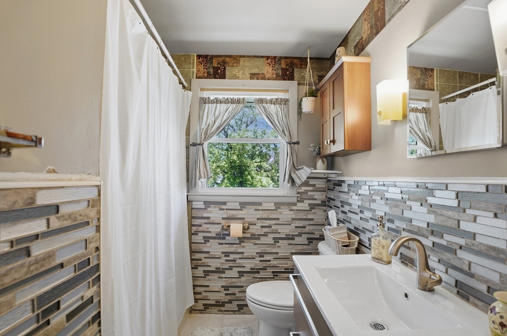 15 Birmingham Road Worcester, MA 01606 - Photo 20 of 39 Gallery Image 20