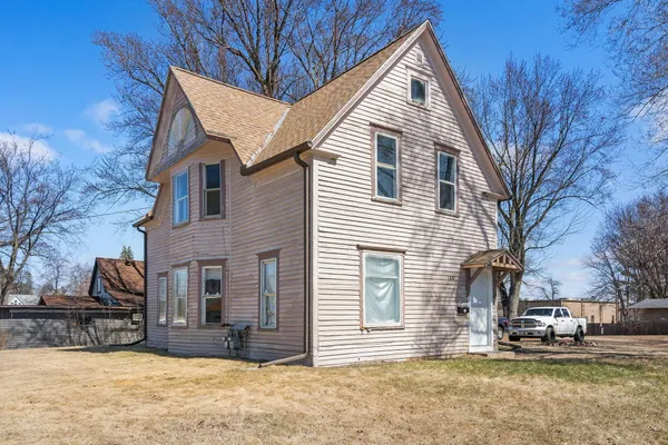$225,000 | 140 Davis Street South, Cambridge, MN 55008