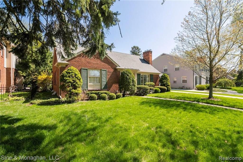 74 Handy Road Grosse Pointe Farms, MI 48236 - Photo 2 of 28