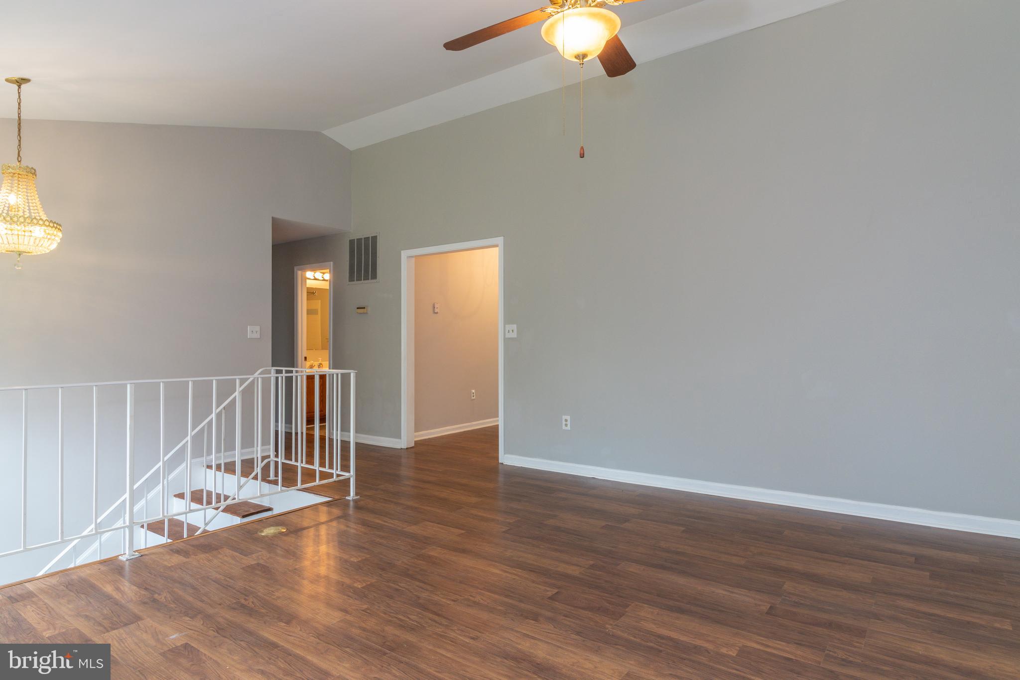 8932 Round Top Road Manassas, VA 20112 - Photo 11 of 39 Living Room