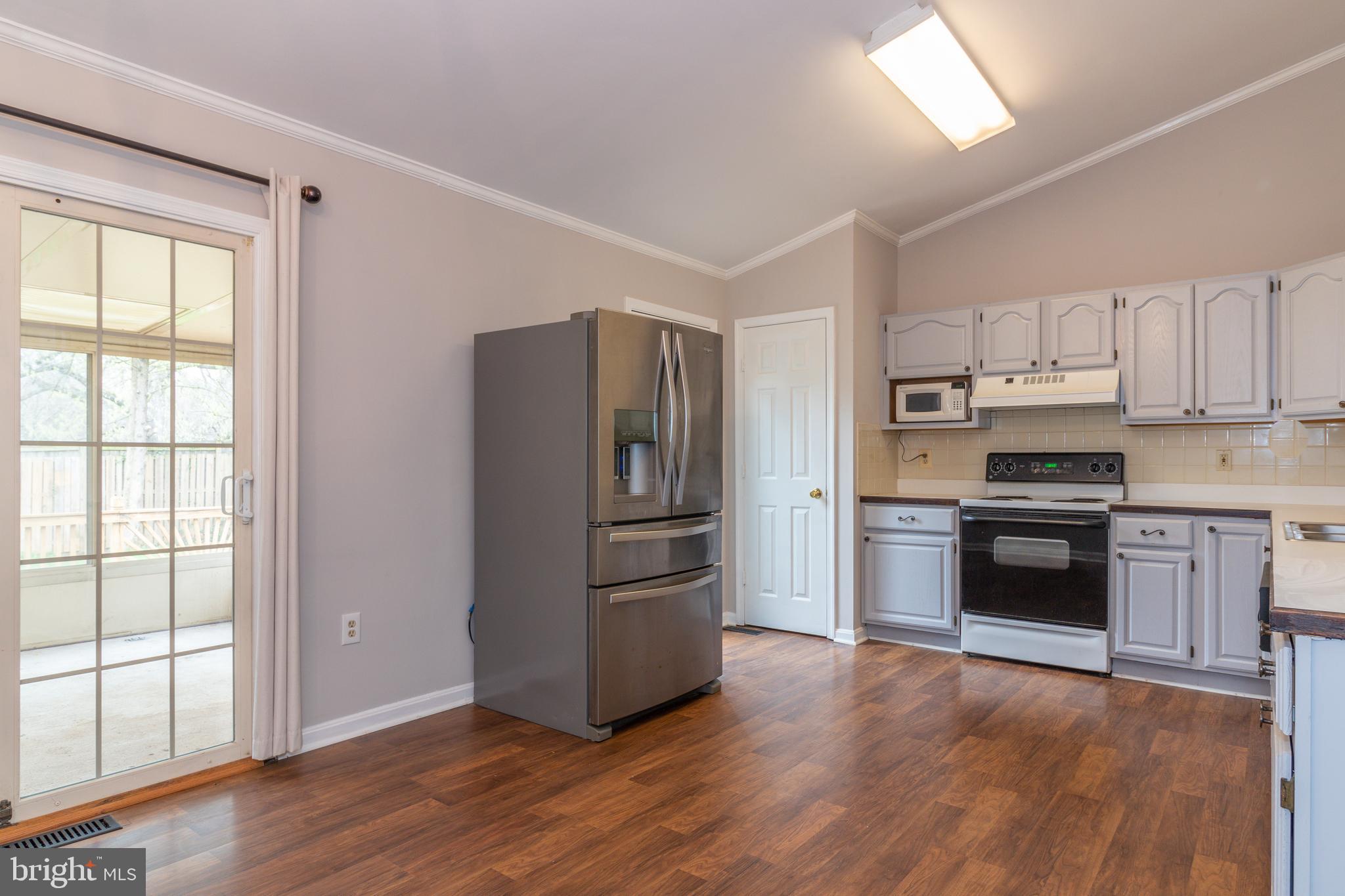 8932 Round Top Road Manassas, VA 20112 - Photo 13 of 39 Large Kitchen