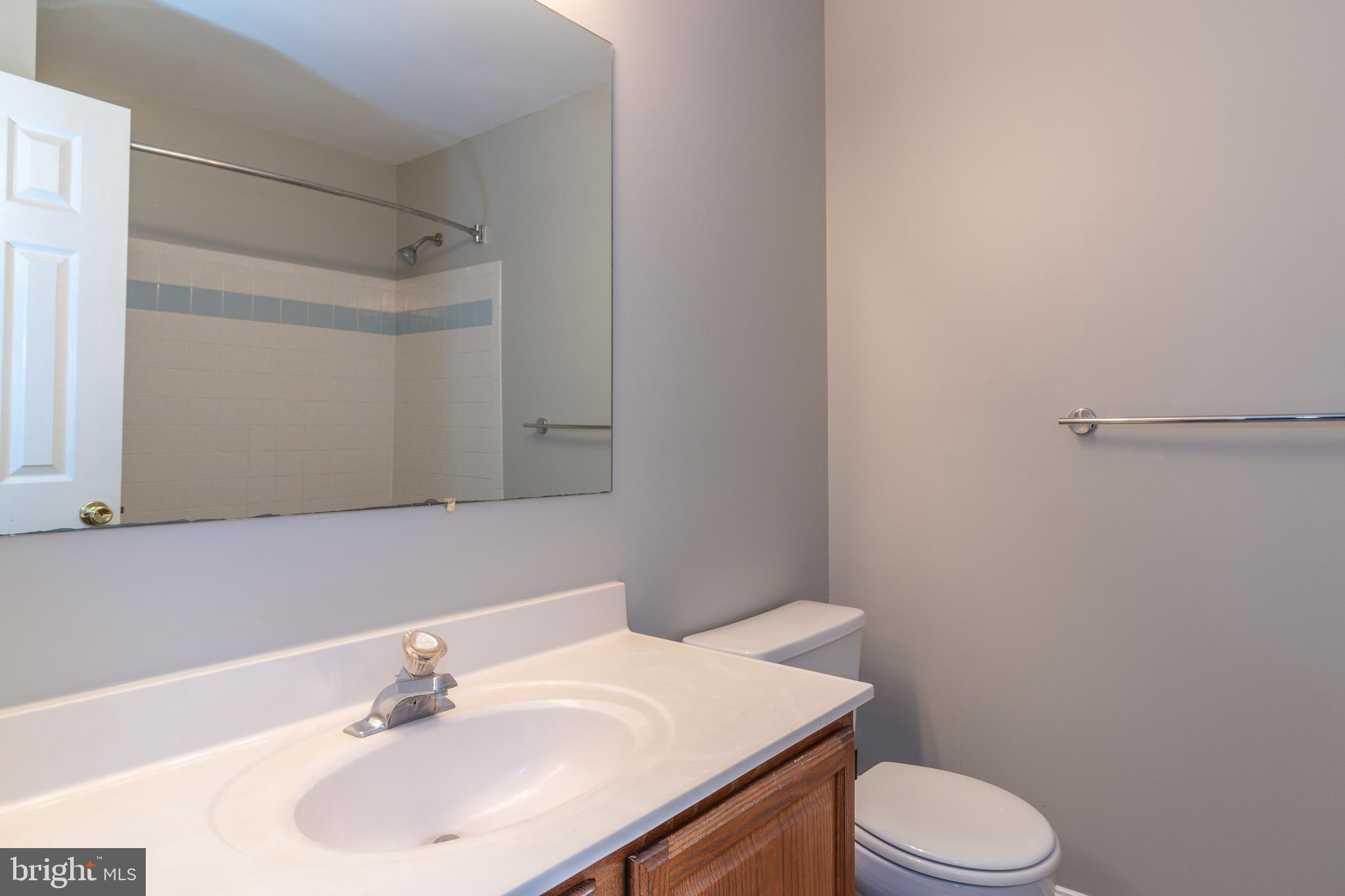 8932 Round Top Road Manassas, VA 20112 - Photo 18 of 39 Hall bath