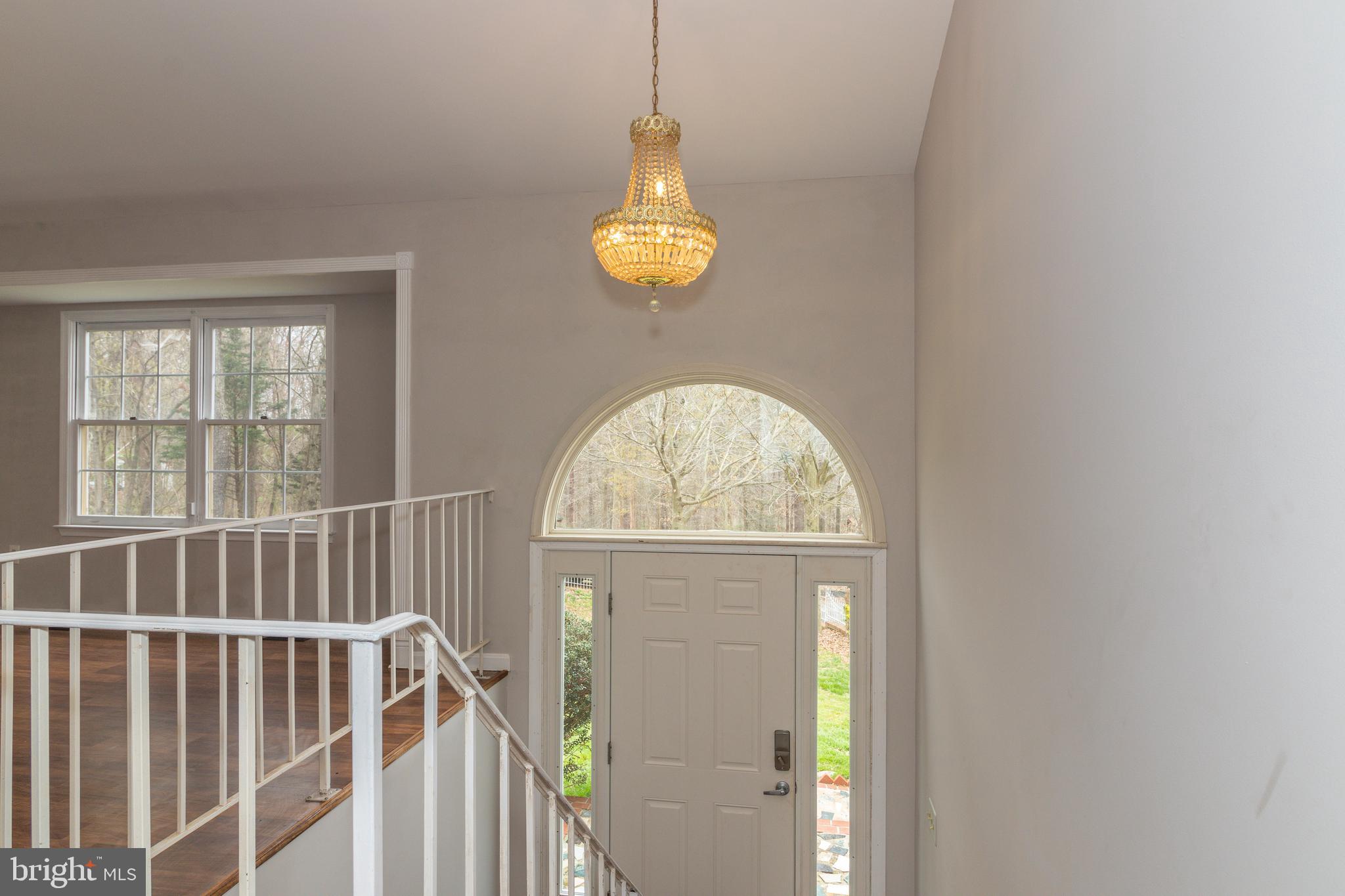 8932 Round Top Road Manassas, VA 20112 - Photo 9 of 39 Large entrance Foyer