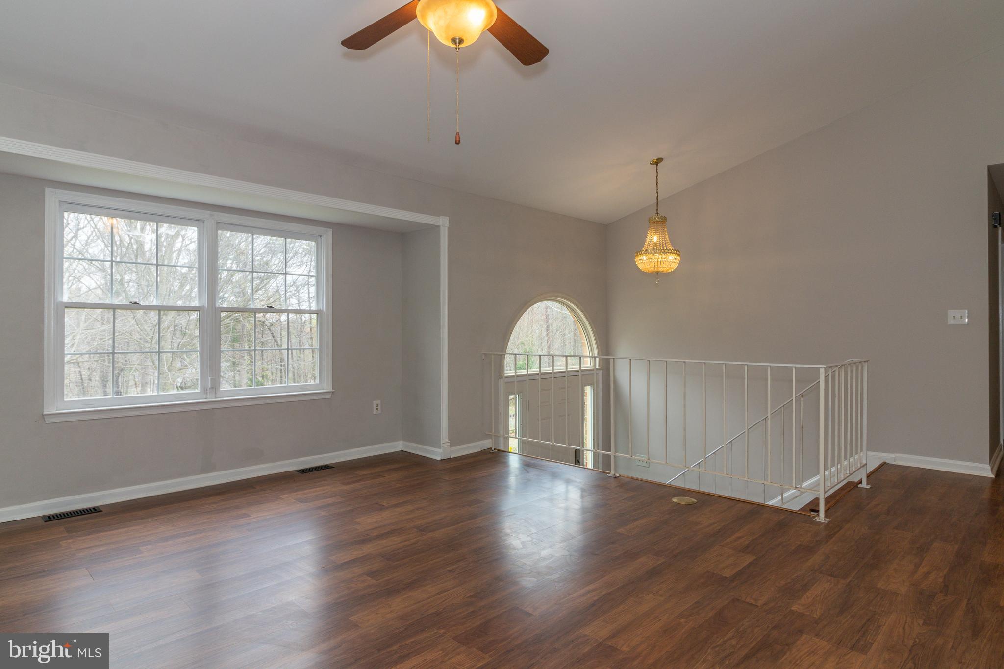 8932 Round Top Road Manassas, VA 20112 - Photo 10 of 39 Living Room