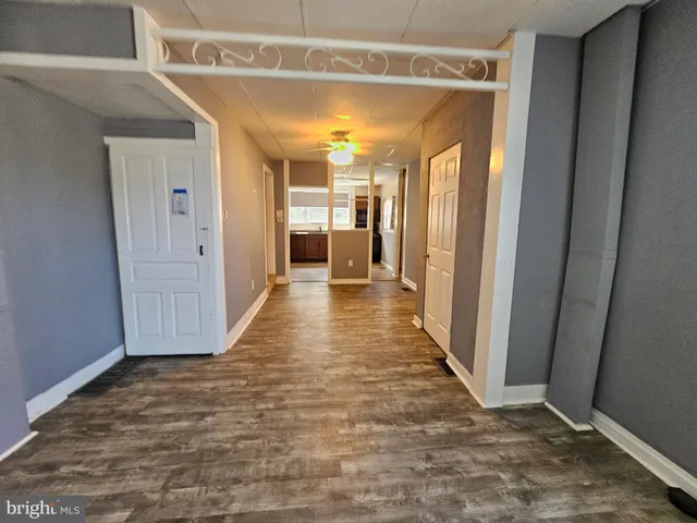 a view of gallery with hallway