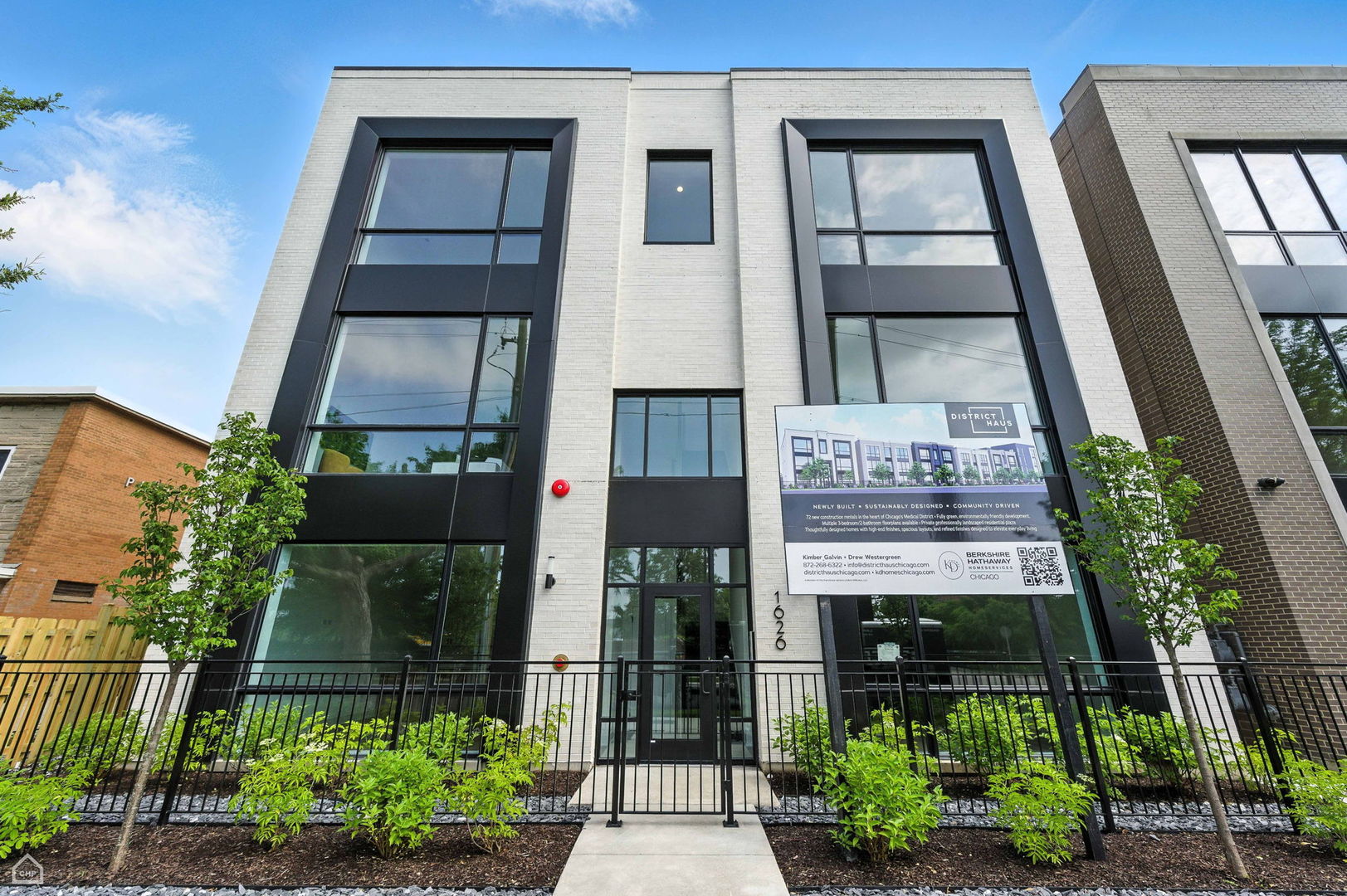 1626 West Hastings Street, Unit 301 Chicago, IL 60608 - Photo 20 of 20 a front view of a house