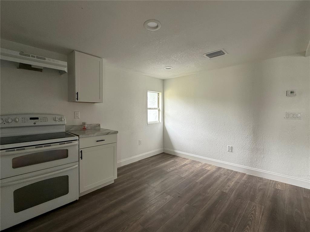 3931 Ave R Northwest Winter Haven, FL 33881 - Photo 3 of 6 Gallery Image 3