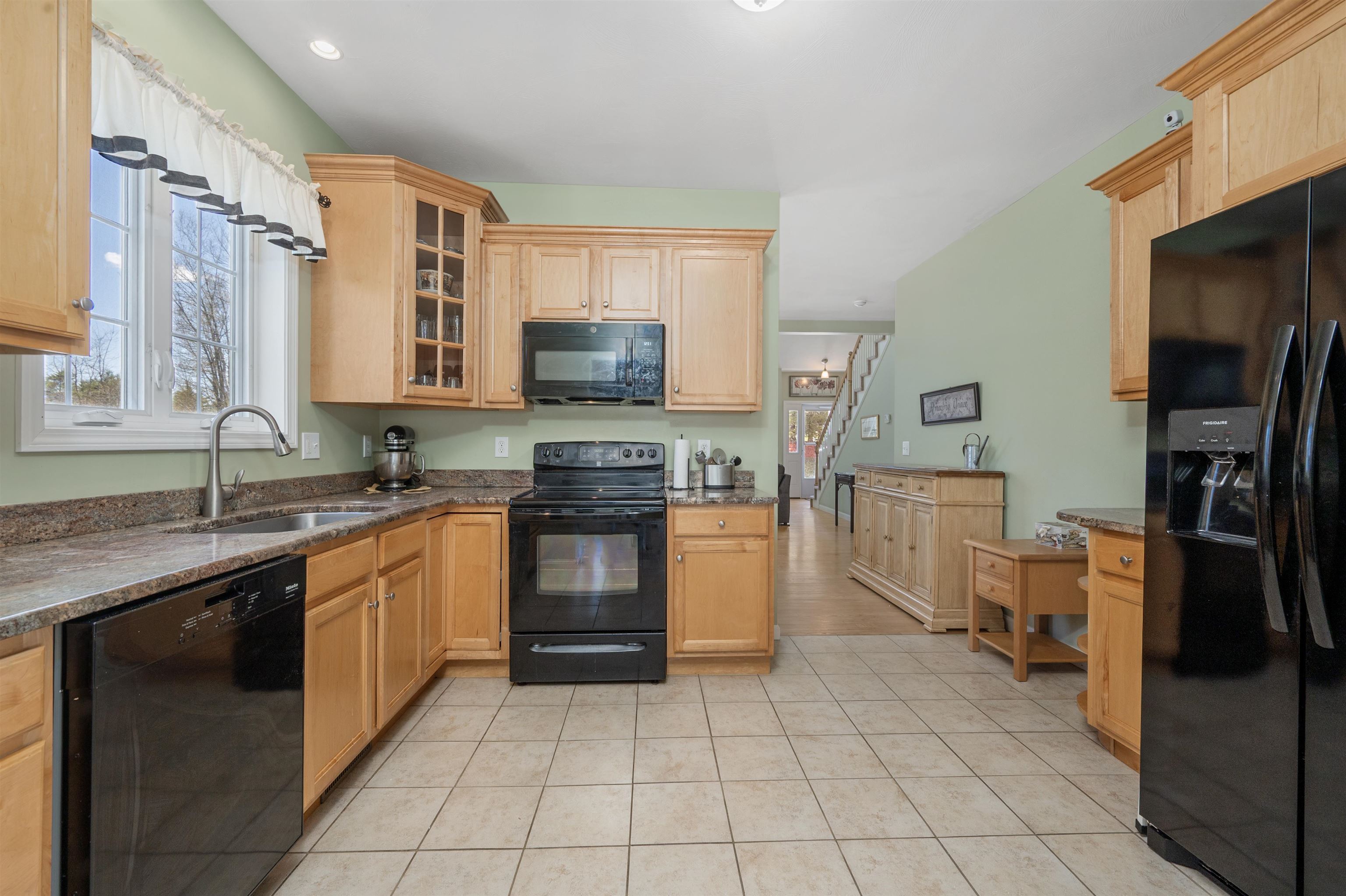 8 Port Way Laconia, NH 03246 - Photo 9 of 39