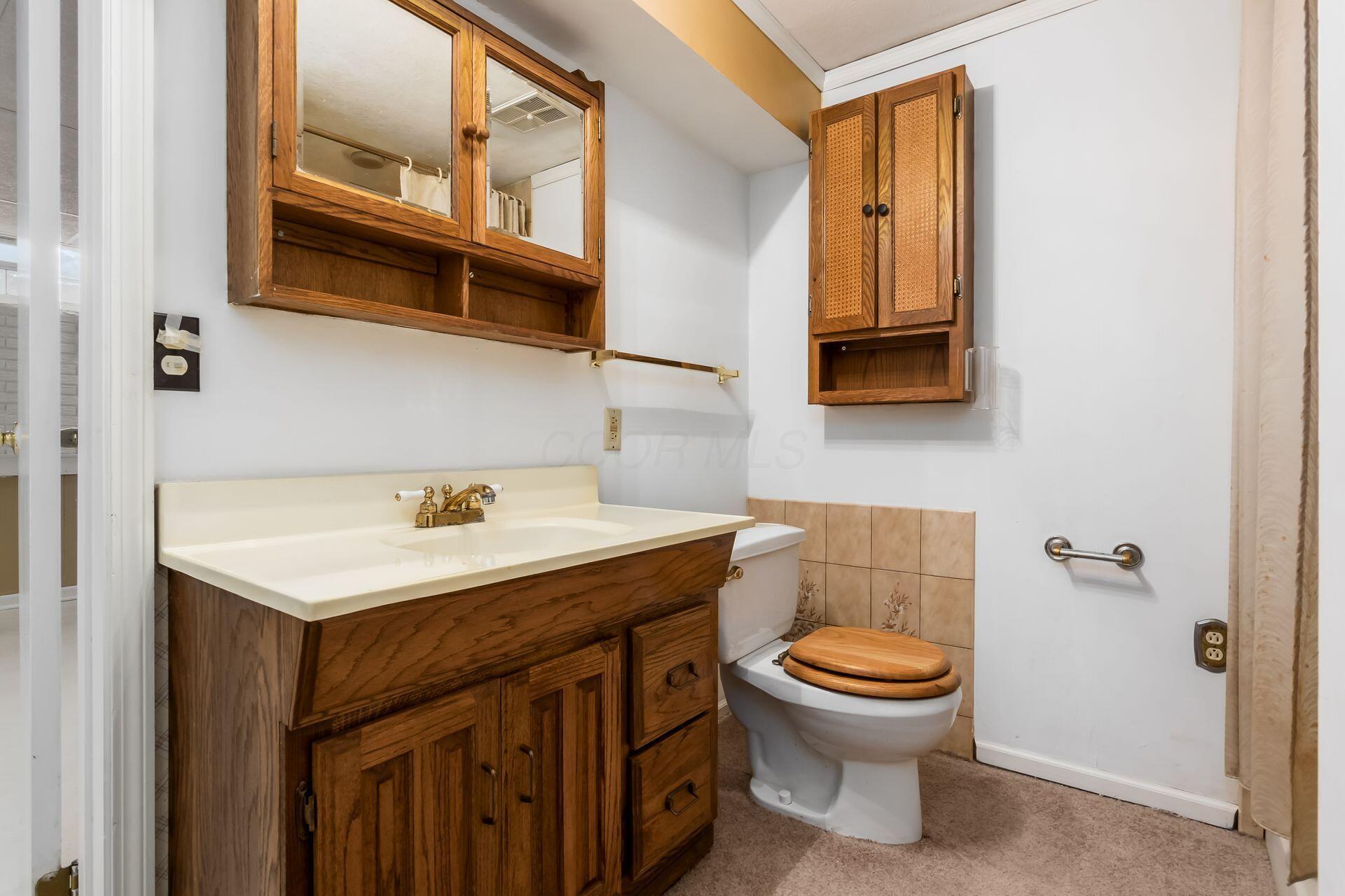 4765 Coach Road Columbus, OH 43220 - Photo 46 of 47 Spacious full bath/shower in LL