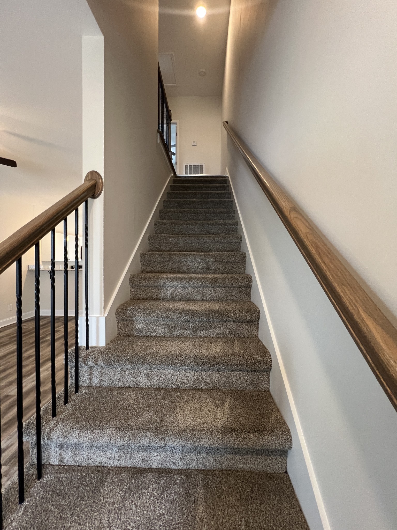 550 Peachers Mill Road, Unit B4 Clarksville, TN 37042 - Photo 14 of 34 a view of entryway
