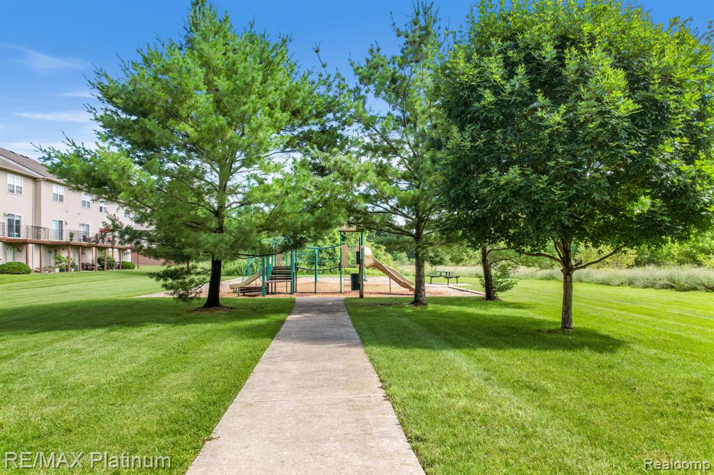 2233 Knotty Pine Trail Howell, MI 48855 - Photo 17 of 26