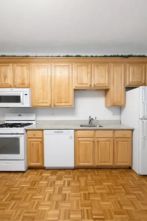 $2,695 | 4233 North Kenmore Avenue, Unit GN, Chicago, IL 60613