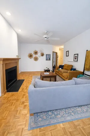 $2,695 | 4233 North Kenmore Avenue, Unit GN, Chicago, IL 60613
