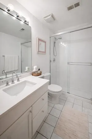 $2,695 | 4233 North Kenmore Avenue, Unit GN, Chicago, IL 60613