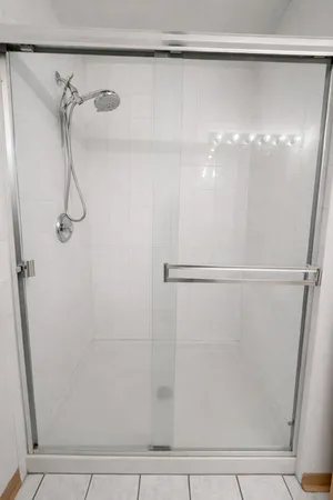 $2,695 | 4233 North Kenmore Avenue, Unit GN, Chicago, IL 60613