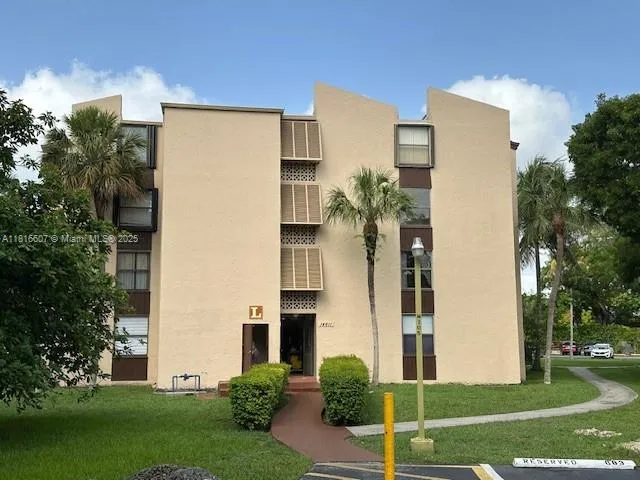 $305,000 | 14611 North Kendall Drive, Unit 309L, Miami, FL 33186