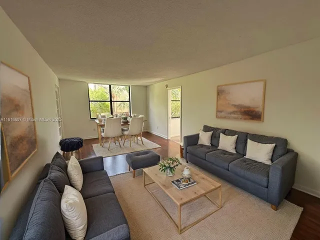 $305,000 | 14611 North Kendall Drive, Unit 309L, Miami, FL 33186