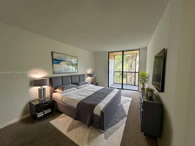 $305,000 | 14611 North Kendall Drive, Unit 309L, Miami, FL 33186