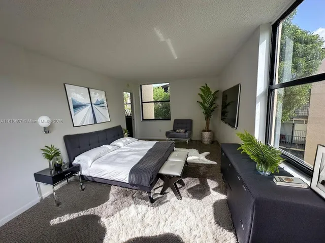 $305,000 | 14611 North Kendall Drive, Unit 309L, Miami, FL 33186