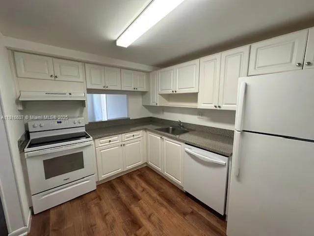 $305,000 | 14611 North Kendall Drive, Unit 309L, Miami, FL 33186