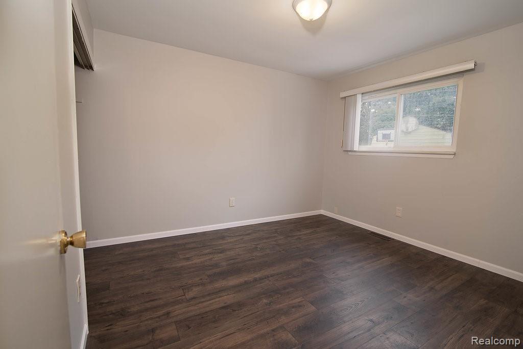 25862 Reeck Road Woodhaven, MI 48183 - Photo 12 of 20
