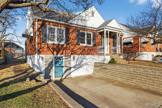 $265,000 | 8643 Charlton Lane, St. Louis, MO 63123