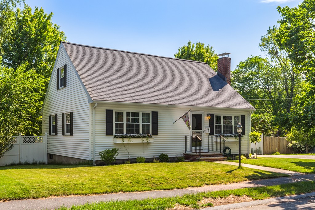 30 Karen Road Wakefield, MA 01880 - Photo 1 of 25 Gallery Image 1