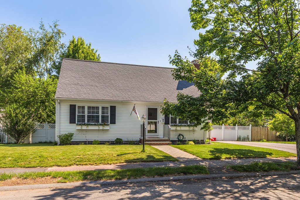 30 Karen Road Wakefield, MA 01880 - Photo 2 of 25 Gallery Image 2