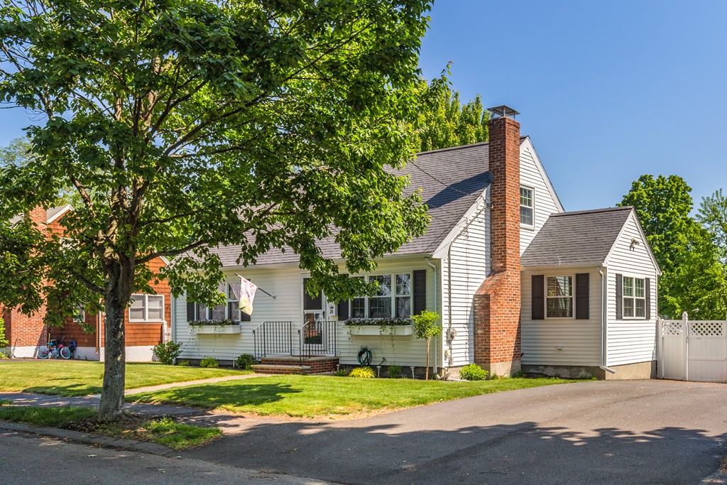 30 Karen Road Wakefield, MA 01880 - Photo 3 of 25 Gallery Image 3