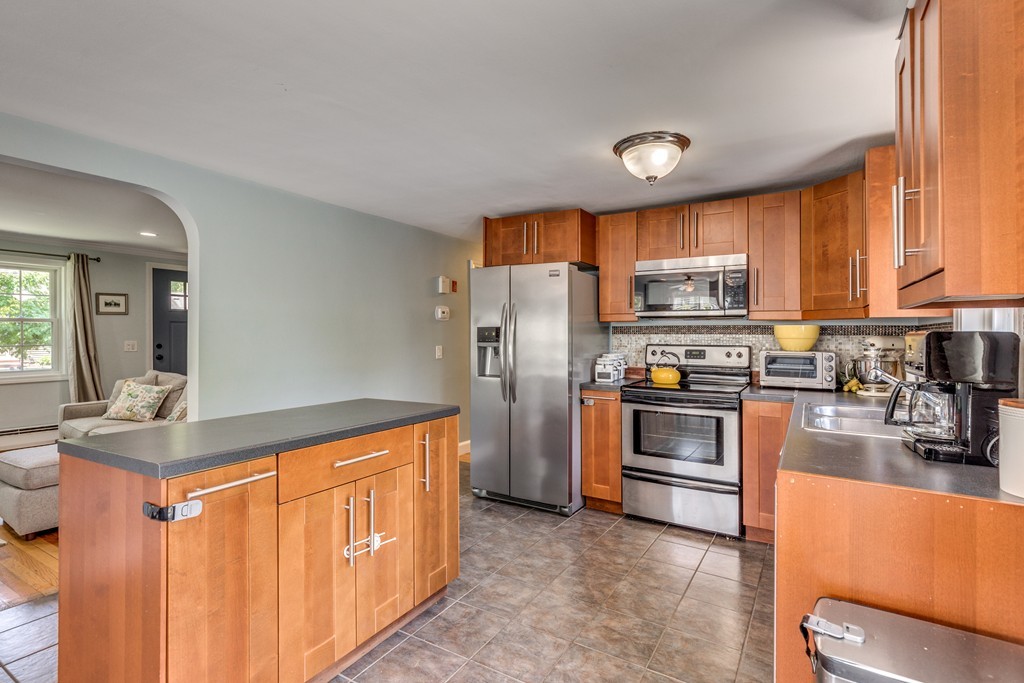 30 Karen Road Wakefield, MA 01880 - Photo 6 of 25 Gallery Image 6