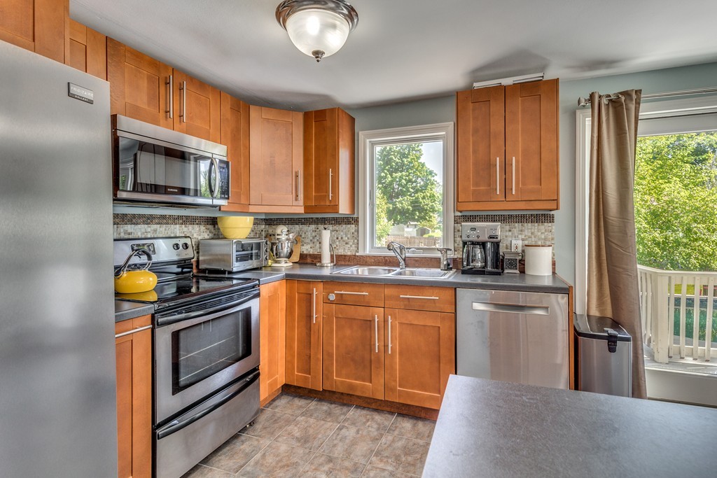 30 Karen Road Wakefield, MA 01880 - Photo 7 of 25 Gallery Image 7