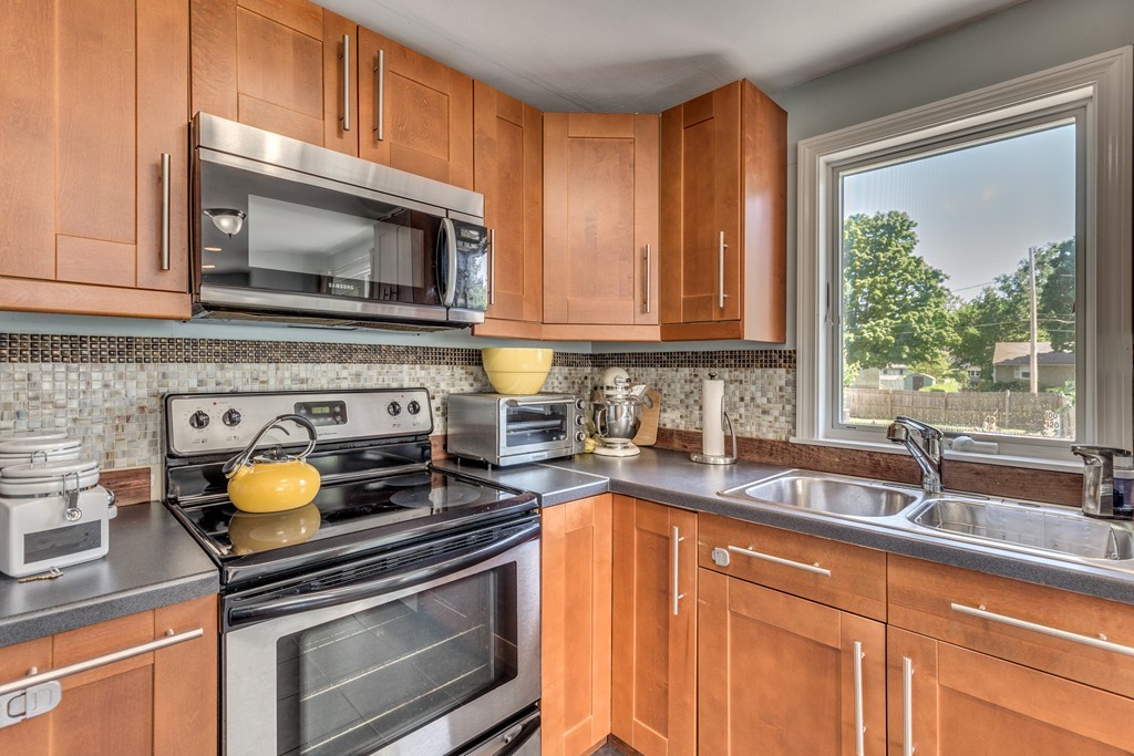 30 Karen Road Wakefield, MA 01880 - Photo 8 of 25 Gallery Image 8
