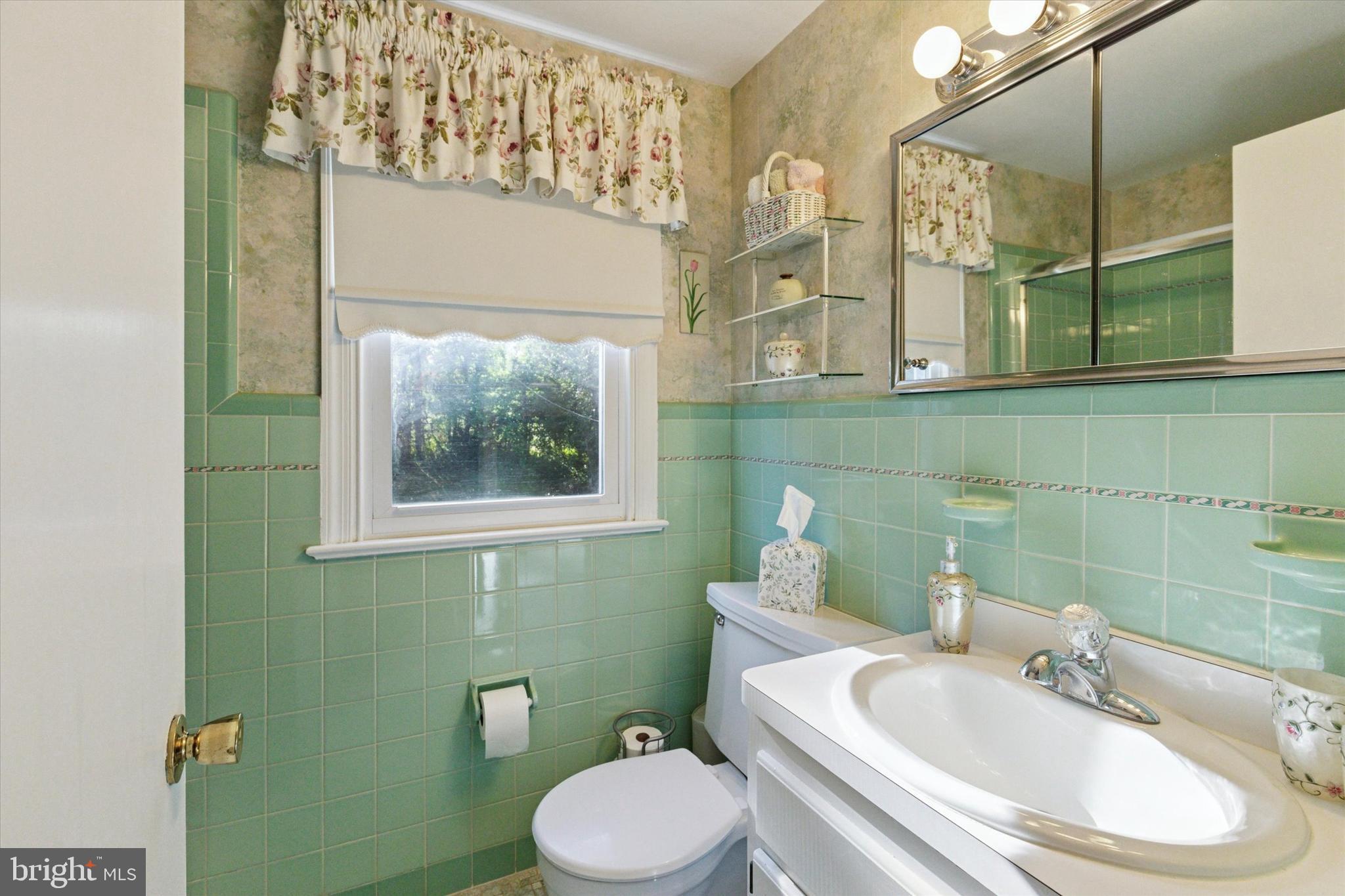324 Valley Road Oreland, PA 19075 - Photo 20 of 31 Full Hall bath 2nd floor