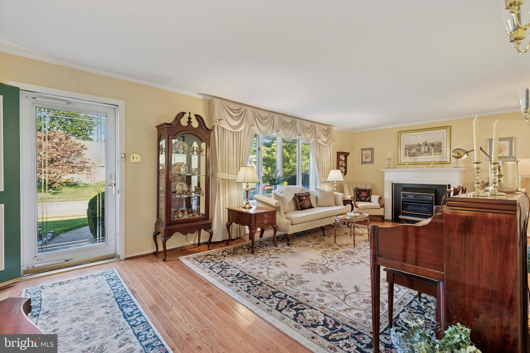 324 Valley Road Oreland, PA 19075 - Photo 2 of 31 Living Room