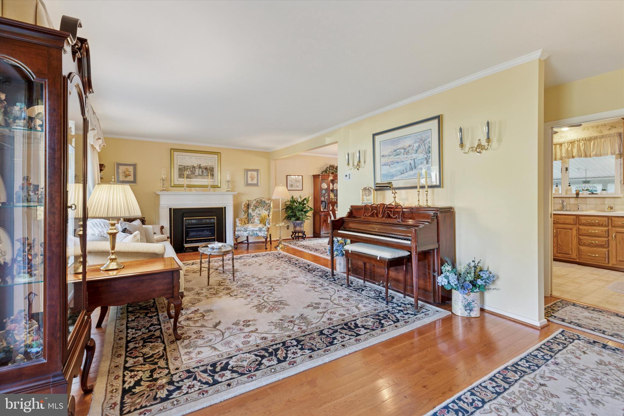 324 Valley Road Oreland, PA 19075 - Photo 3 of 31 Living Room