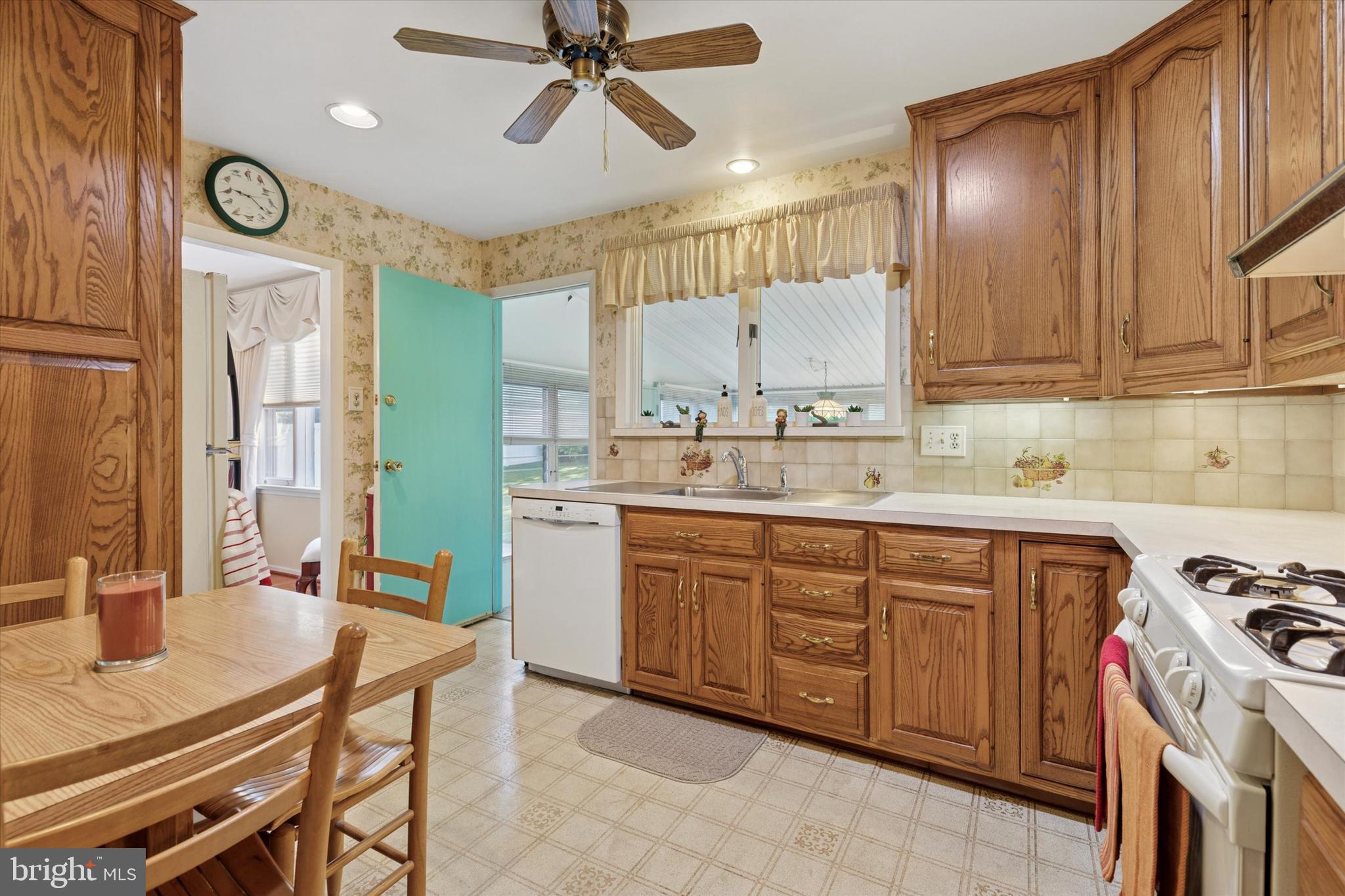 324 Valley Road Oreland, PA 19075 - Photo 7 of 31 Kitchen
