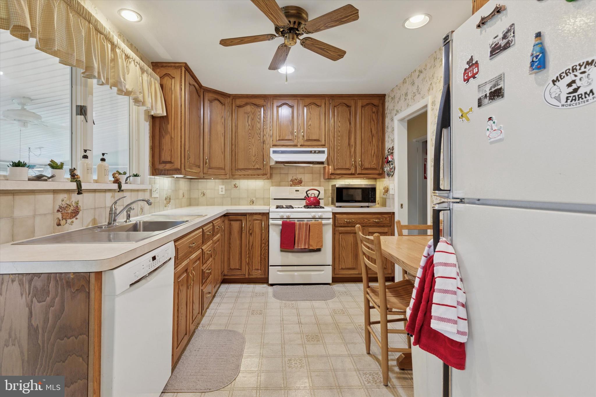 324 Valley Road Oreland, PA 19075 - Photo 8 of 31 Kitchen