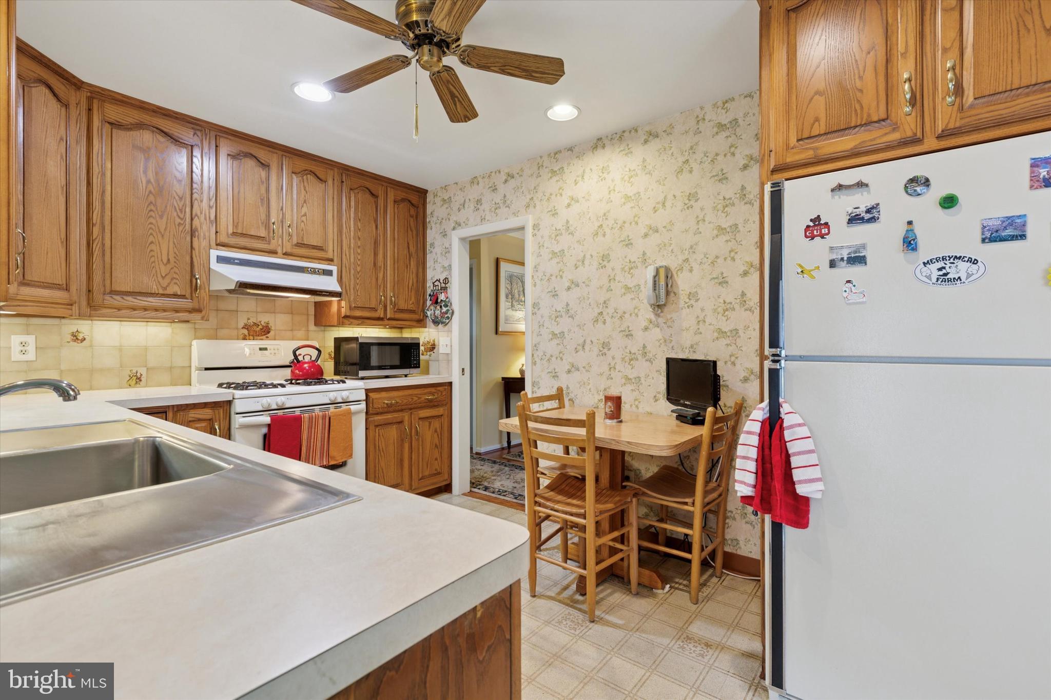 324 Valley Road Oreland, PA 19075 - Photo 9 of 31 Kitchen