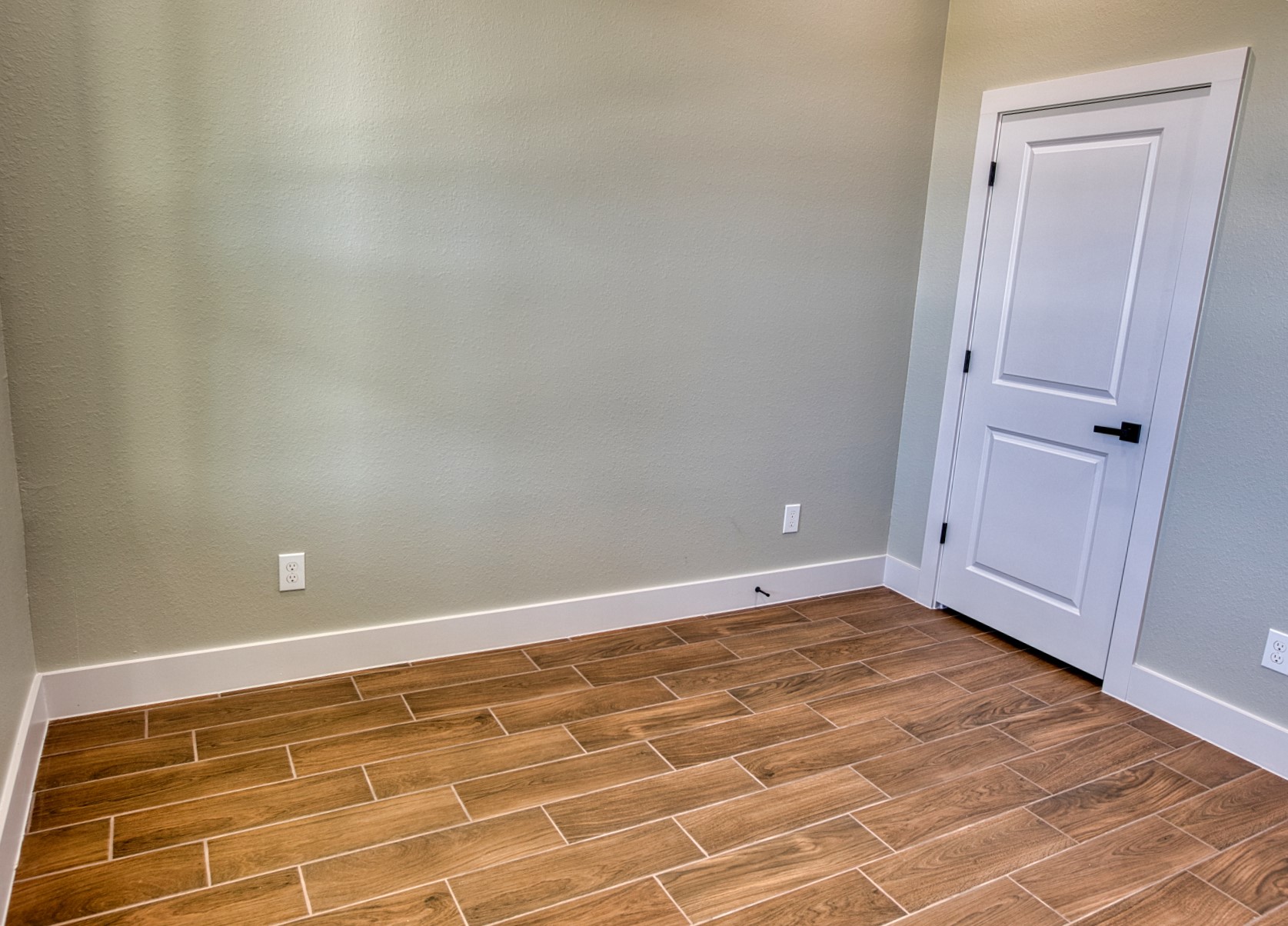 925 Buffalo Trail Angleton, TX 77515 - Photo 35 of 45 a view of an empty room