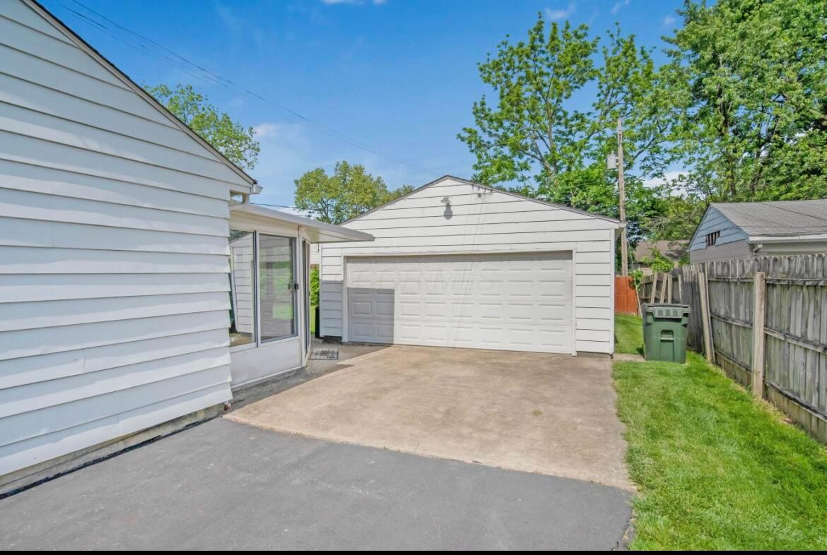 164 Sturbridge Road Columbus, OH 43228 - Photo 24 of 29 2 Car Garage