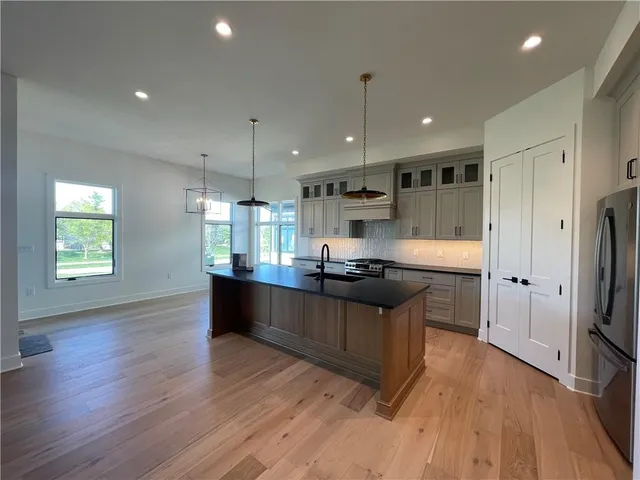 $979,218 | 2856 West 133rd Terrace, Leawood, KS 66224