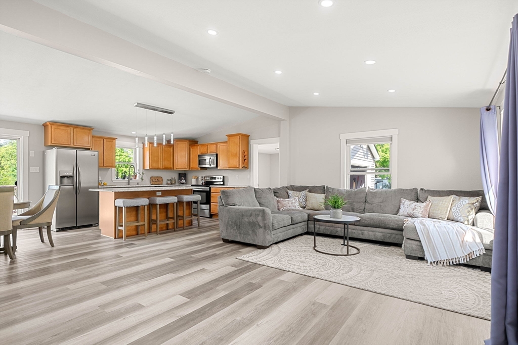 102 Kimball Road Amesbury, MA 01913 - Photo 4 of 42