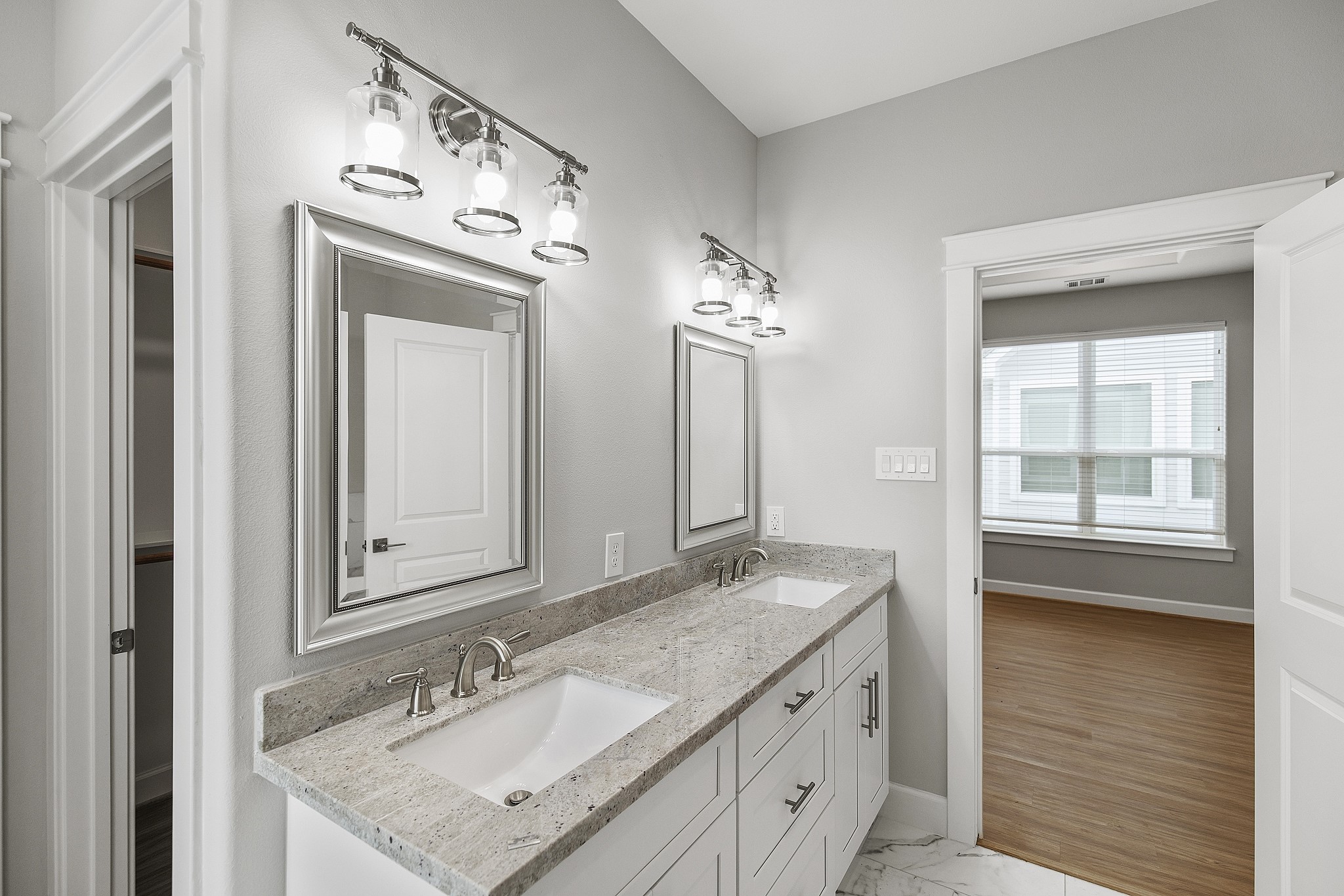 603 H Link Road Houston, TX 77009 - Photo 23 of 47 COMPLETED HOME FEATURES MAY VARY SLIGHTLY