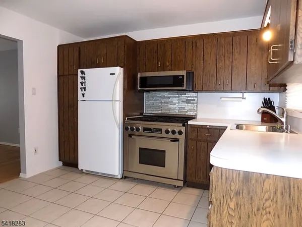 $3,400 | 18 Mandeville Avenue, Pequannock, NJ 07440