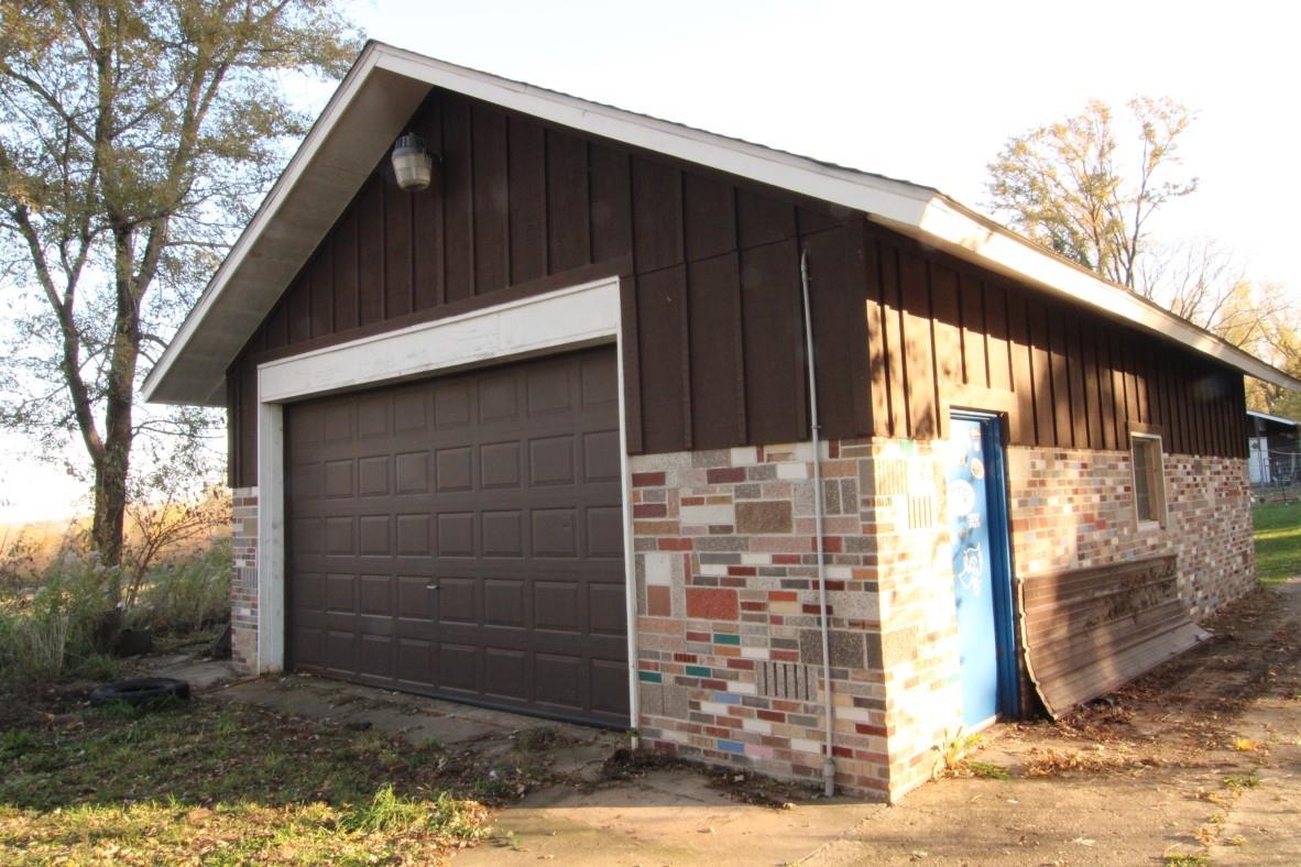 9953 Old River Road Roscoe, IL 61073 - Photo 22 of 27 36x24 concrete floor